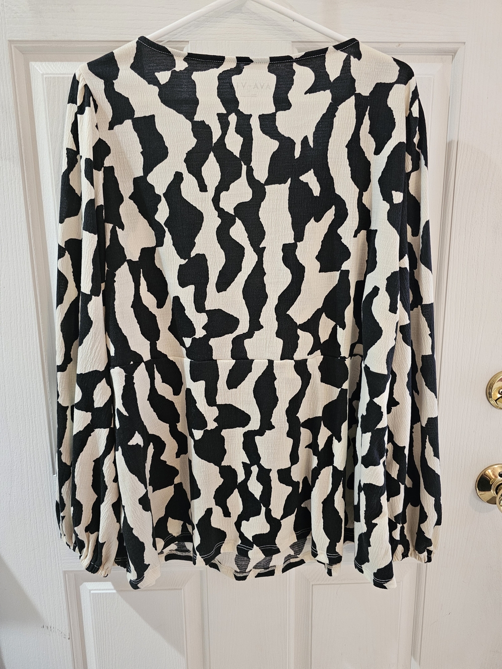 AVA + VIV Black & Cream Tie-Front Blouse - Picture 2 of 3